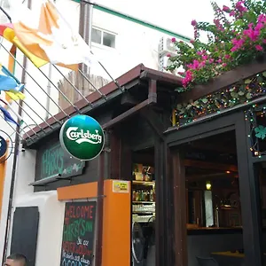 Pensión Harrys, Lárnaca